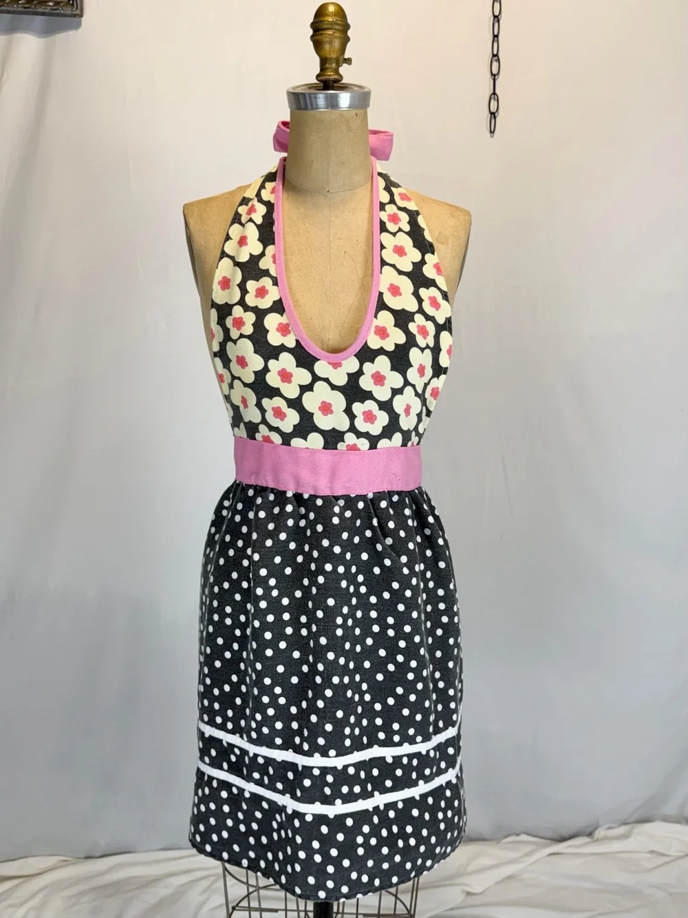 Kitchen apron full‎ length back tie pink polka dot flower baking utility retro